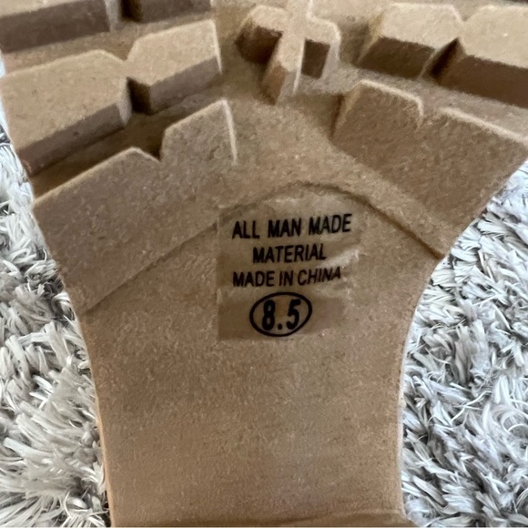 NWT Women’s Soda Glove Ankle Boot w/Lug Sole Elastic Gore Chunky Heels Size 8.5 - Picture 8 of 10